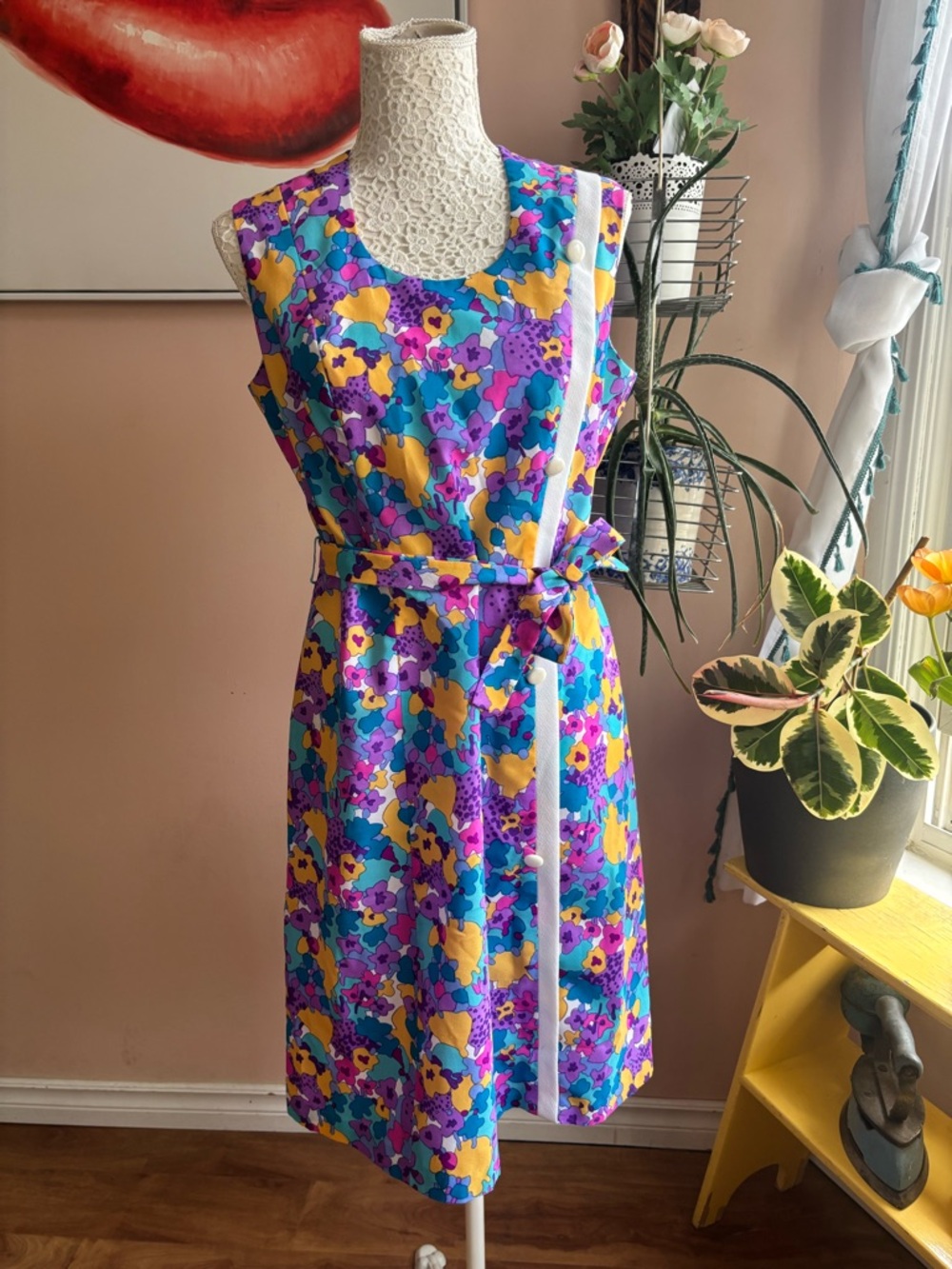 Vintage 1960s Mod Floral Print Shift Dress in Purple, Blue & Yellow, Sz M/L